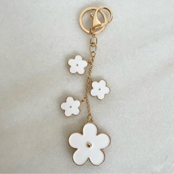 White Flower Bag Charm | Flower Key Chain - Picture 1 of 2